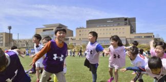 Instalações esportivas em Fukushima reabrem após o desastre de 2011