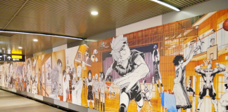 Painel gigante de mangás na estação de Tóquio chama a atenção do público