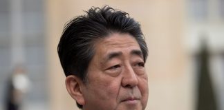 Shinzo Abe pretende mudar a Constituição Pacifista do Japão para 2020