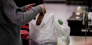 Governo do Japão quer proibir comércios de darem sacolas plásticas gratuitas