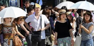 Após as chuvas, japoneses sofrem com forte onda de calor