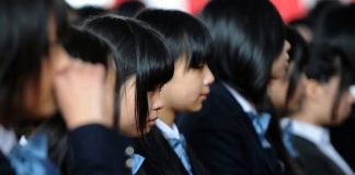 Tóquio: Petição quer acabar com a obrigação dos estudantes de tingirem o cabelo de preto