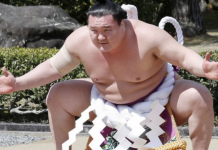 Após muitas lutas, lutador de sumô Yokozuna Hakuho consegue cidadania japonesa