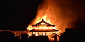 Okinawa: Grande incêndio no Castelo de Shuri, patrimônio mundial da UNESCO