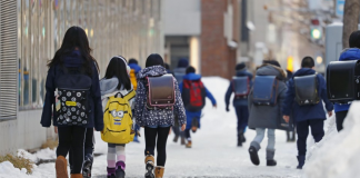 Coronavírus: Surto no Japão causa suspensão das aulas, mais cancelamentos de eventos e ameaça Olimpíadas