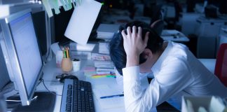 Trabalhadores estrangeiros respondem a pesquisas sobre mudanças que gostariam de ver no local de trabalho japonês